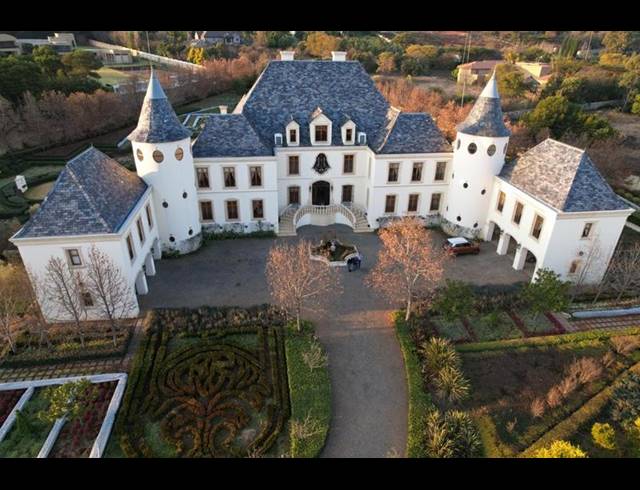 8 BEDROOM HOUSE FOR SALE IN MOOIKLOOF EQUESTRIAN ESTATE